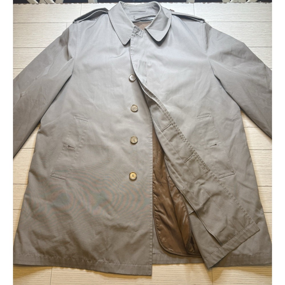 London Fog Vintage W/ Zip In Liner, 37" L  W/ Button‎ Shoulder Straps. Sz 46 R
